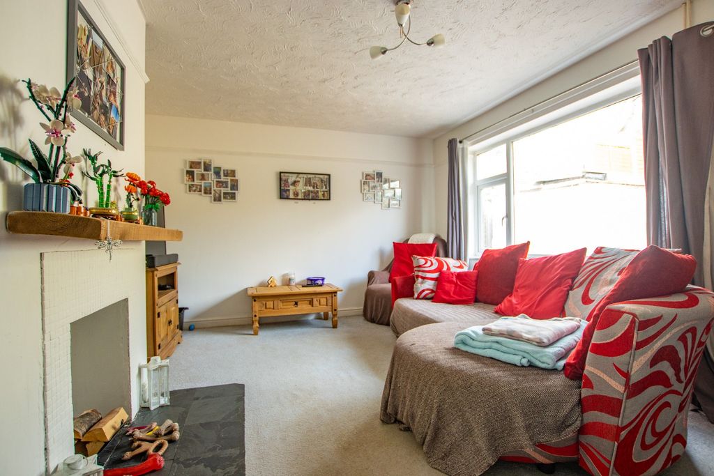 Property photo 3 of 18 4646864