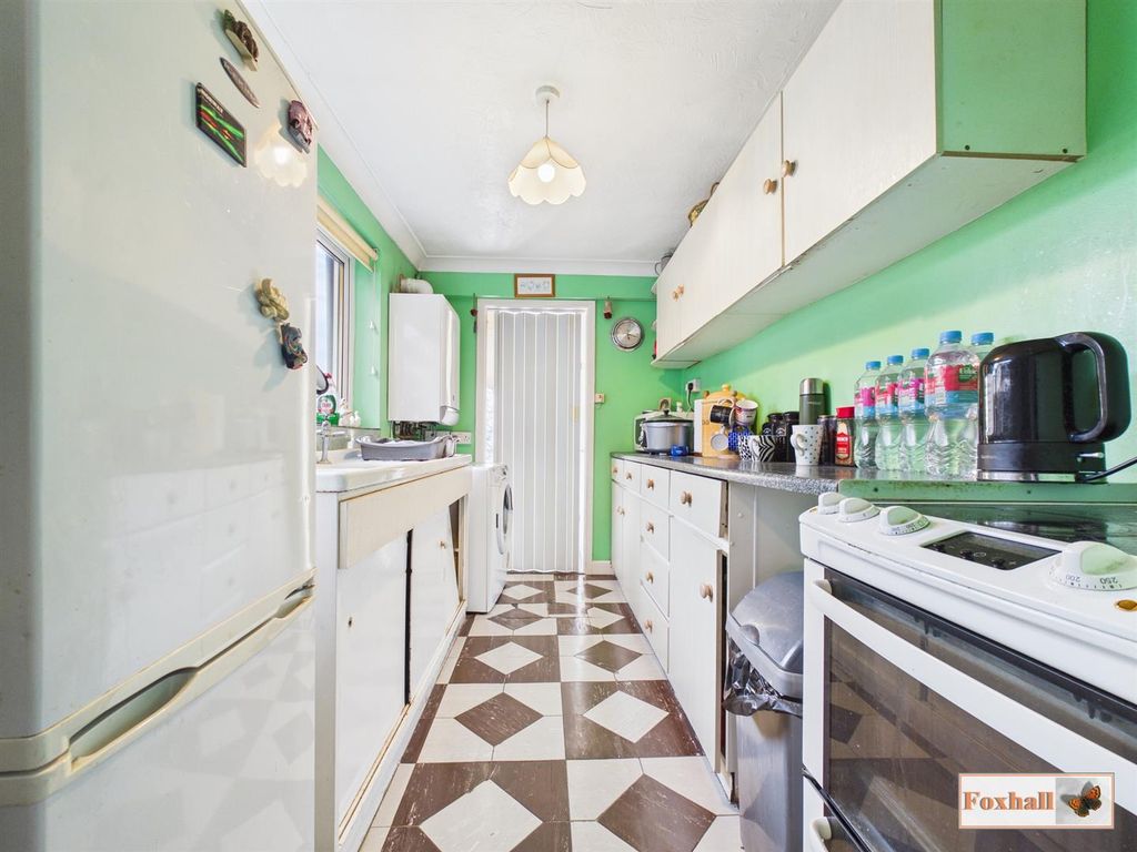 Property photo 3 of 11 Kitchen