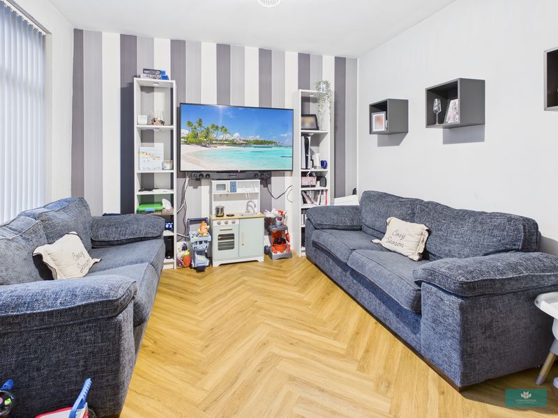 Property photo 2 of 11 Photo 8