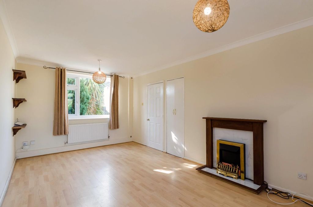 Property photo 3 of 9 Picture 3