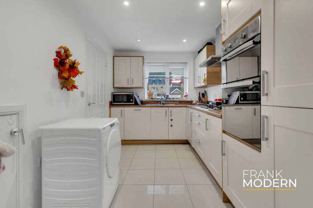 Property photo 3 of 39 Kitchen