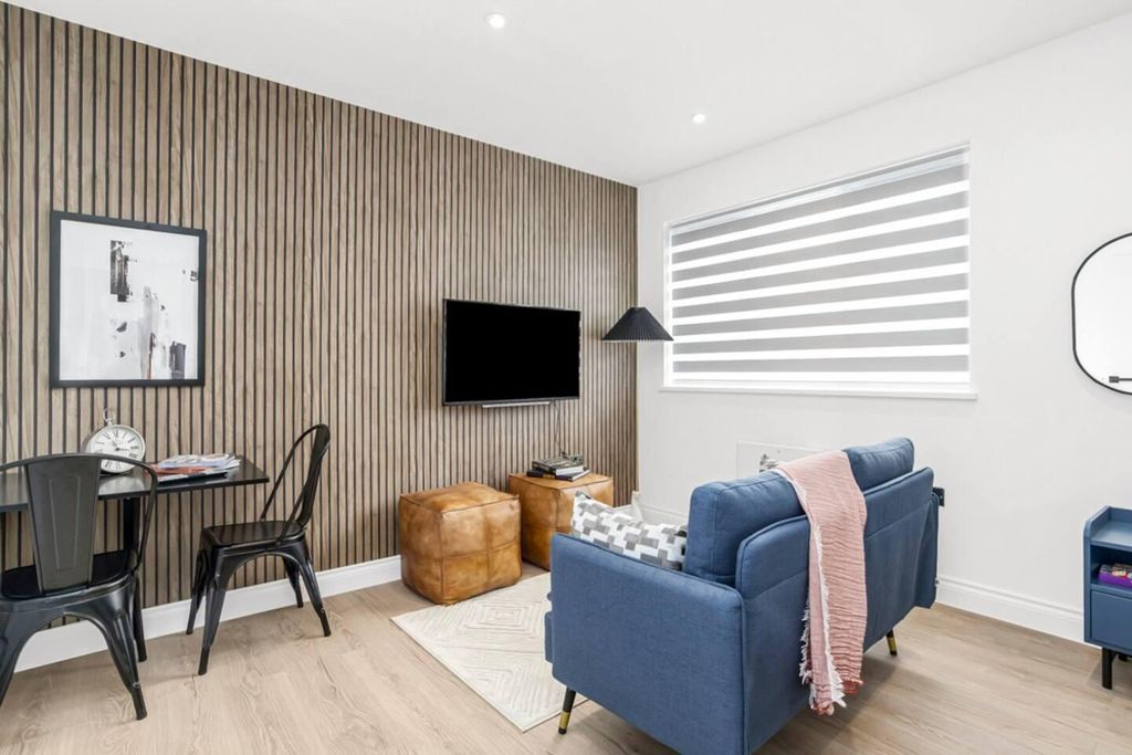 Property photo 1 of 19 Spacious Studio Flat For Rent In Uxbridge Â€“ Prime Location