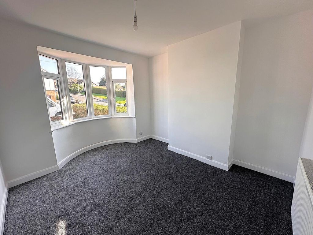 Property photo 3 of 21 Living Room