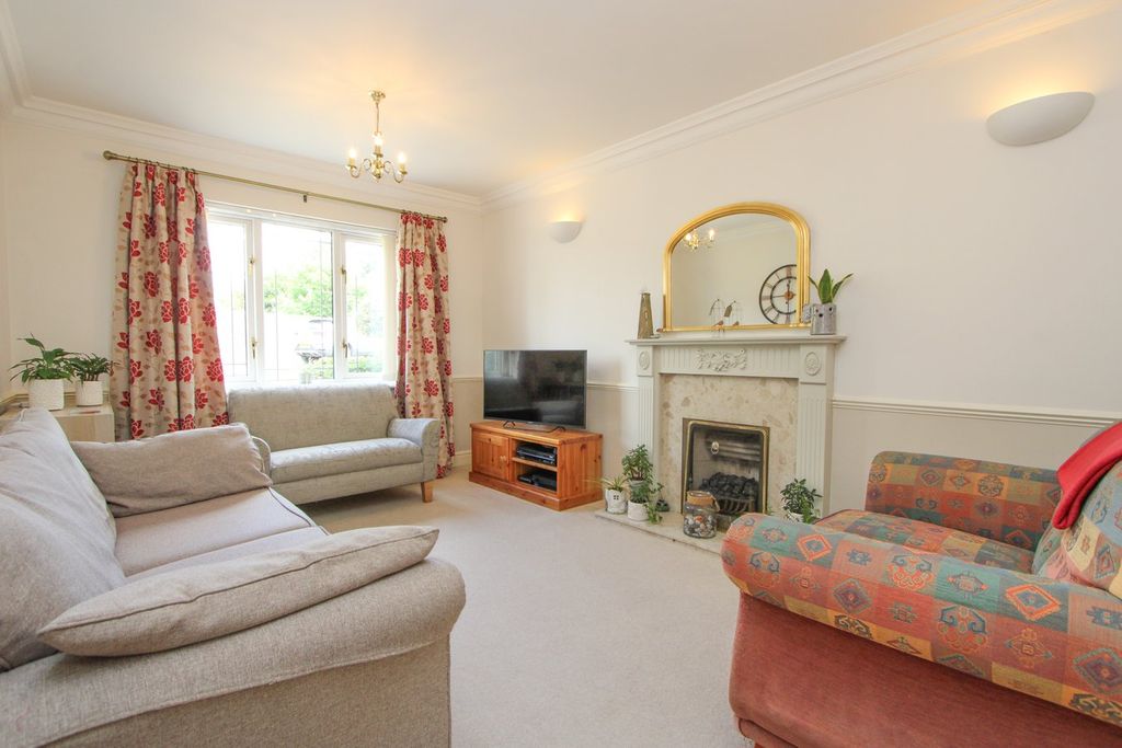 Property photo 2 of 27