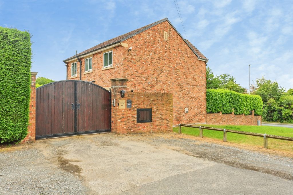 Property photo 2 of 26
