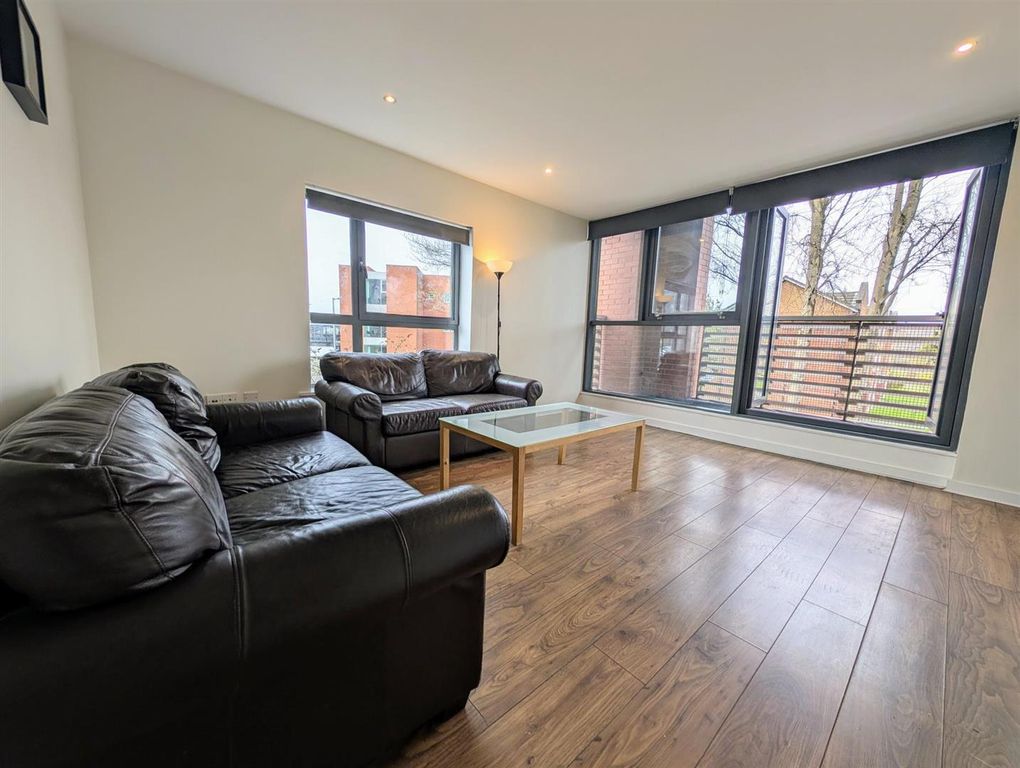 Property photo 1 of 10 Living Room