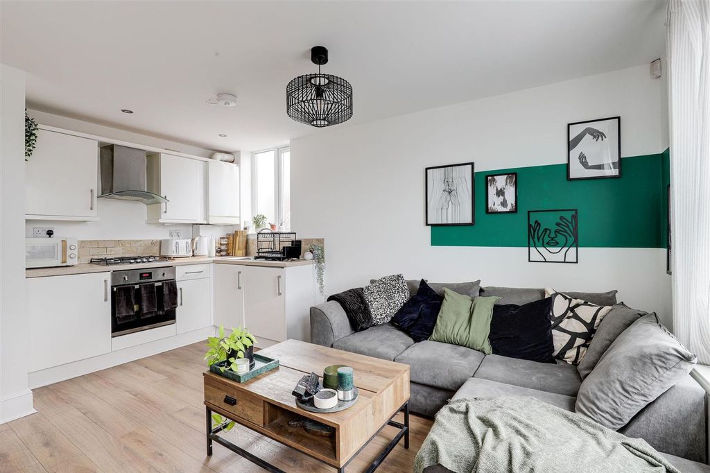 Property photo 2 of 12