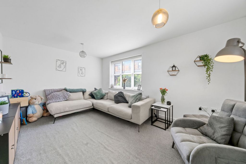 Property photo 2 of 19