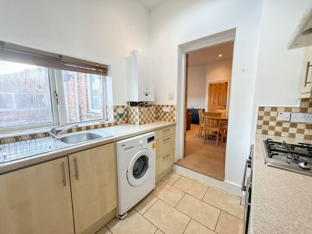 Property photo 3 of 11 Kitchen