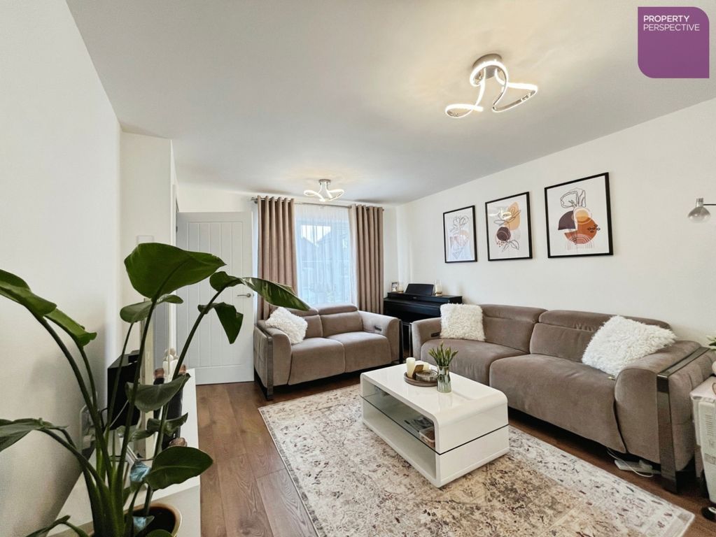 Property photo 3 of 17 Living Room