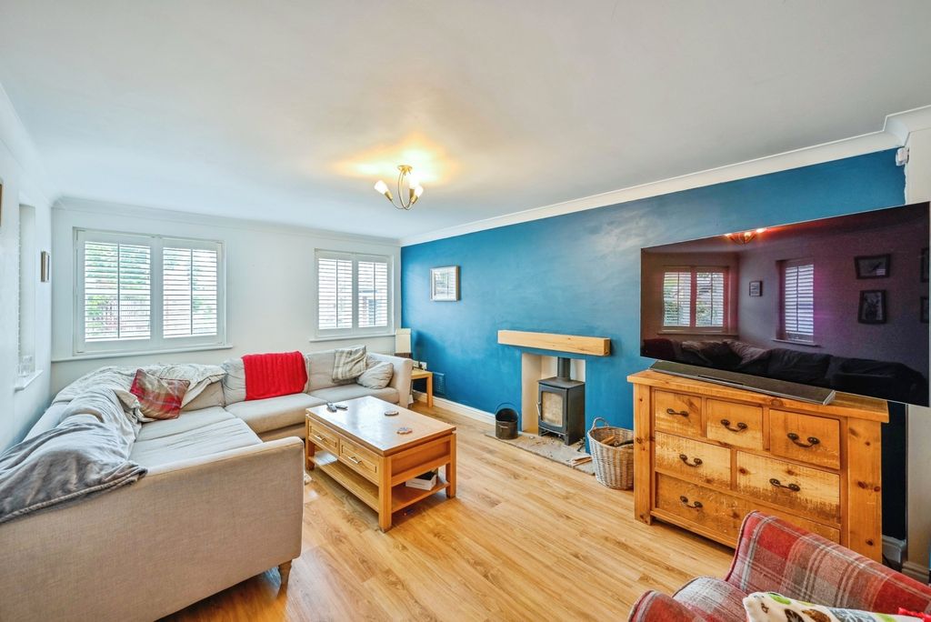 Property photo 2 of 16 Photo