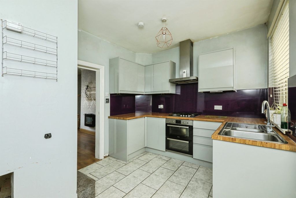 Property photo 3 of 8
