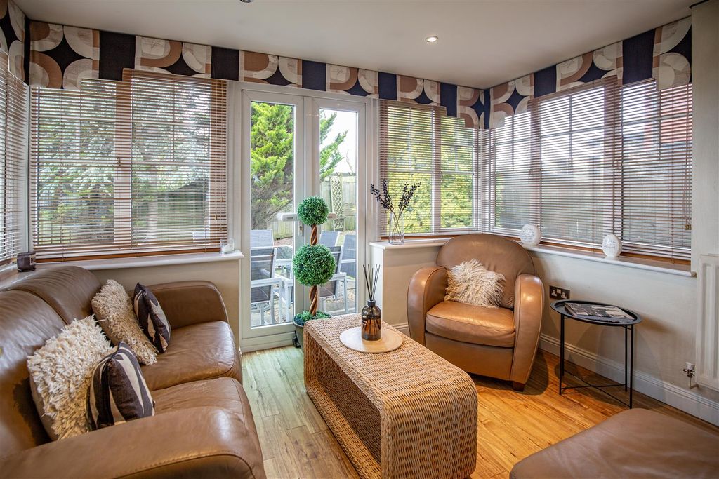 Property photo 3 of 32 39 Caldey Gardens.Jpg