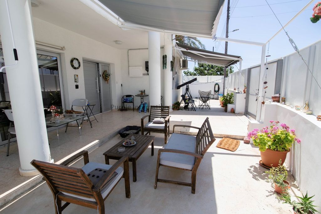 Property photo 1 of 32