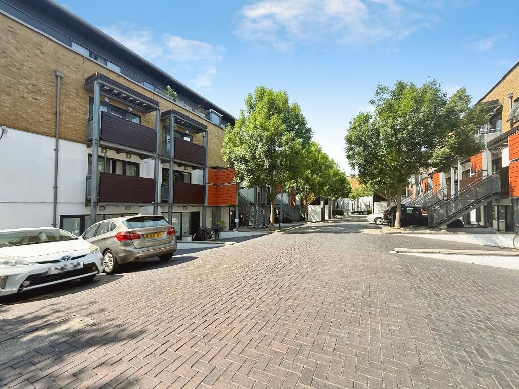Property photo 2 of 25