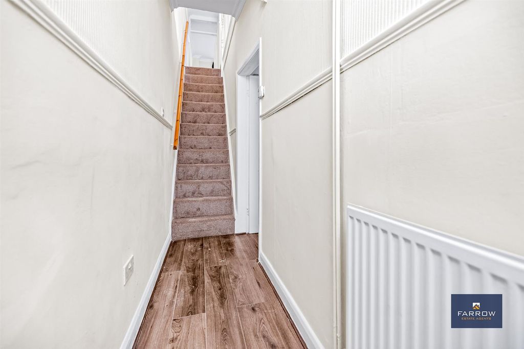 Property photo 2 of 22 Hallway