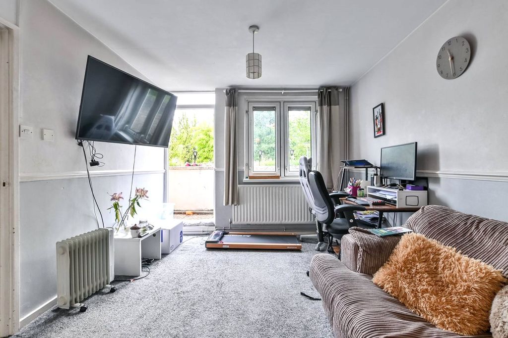 Property photo 2 of 8 Picture No. 13