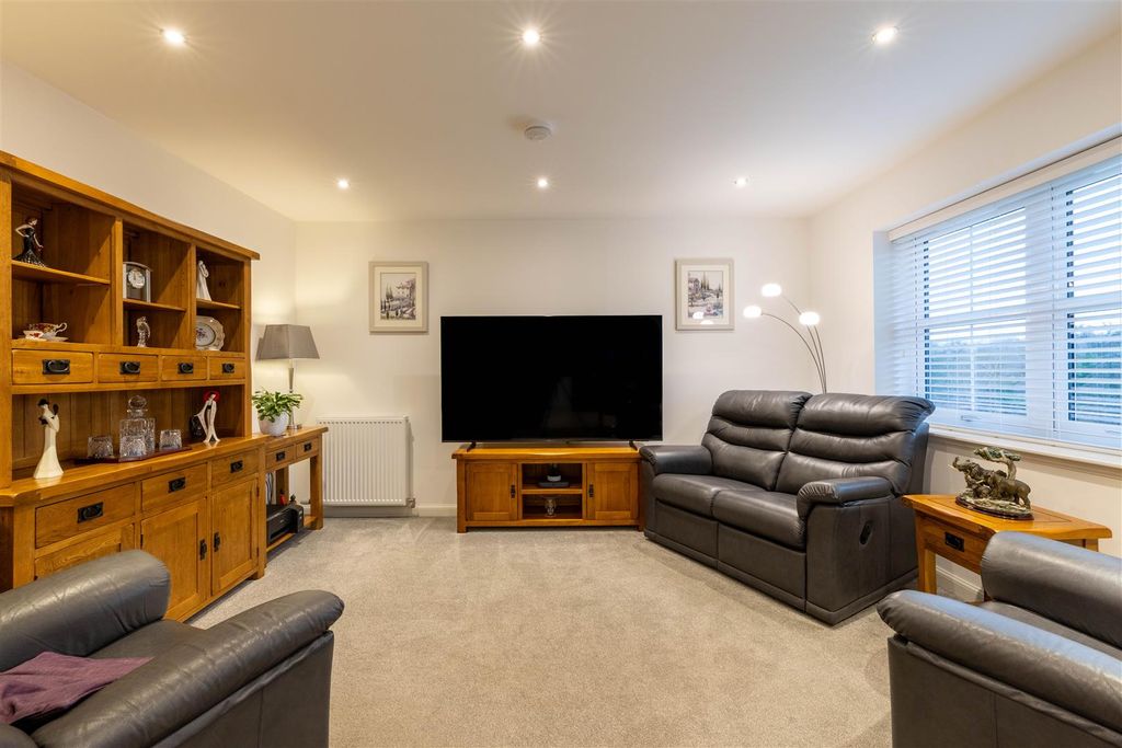 Property photo 2 of 21 S02.Jpg