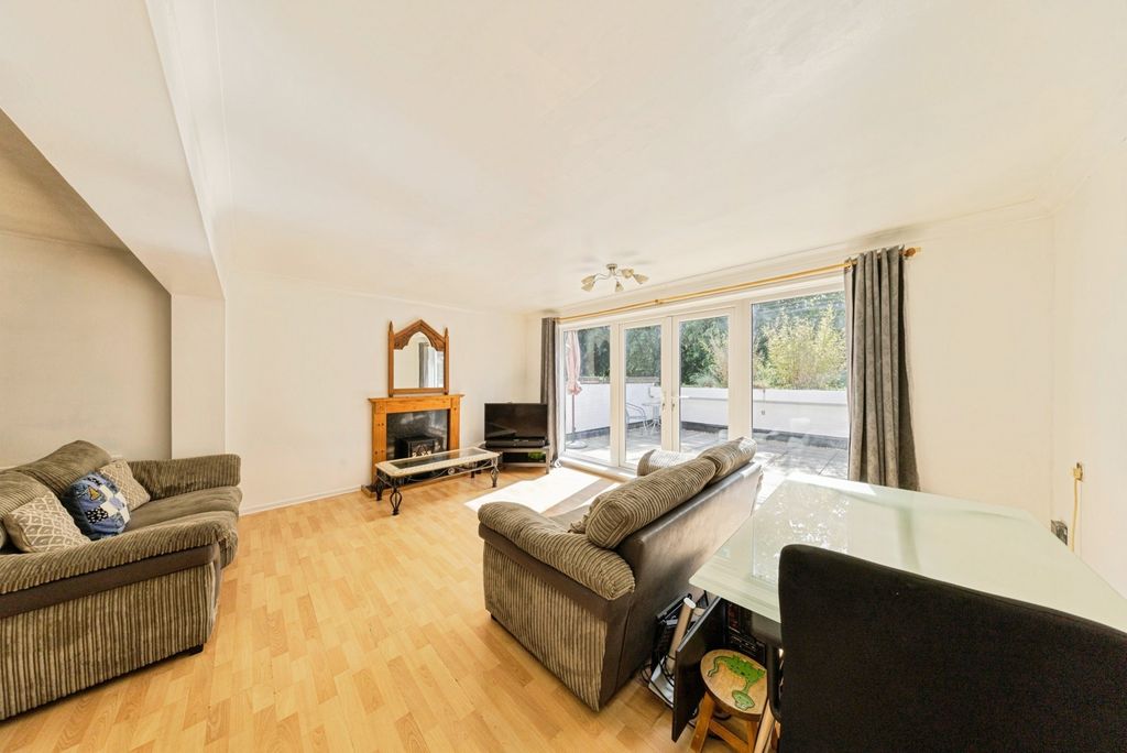 Property photo 2 of 20 Pbox-Img.Jpg