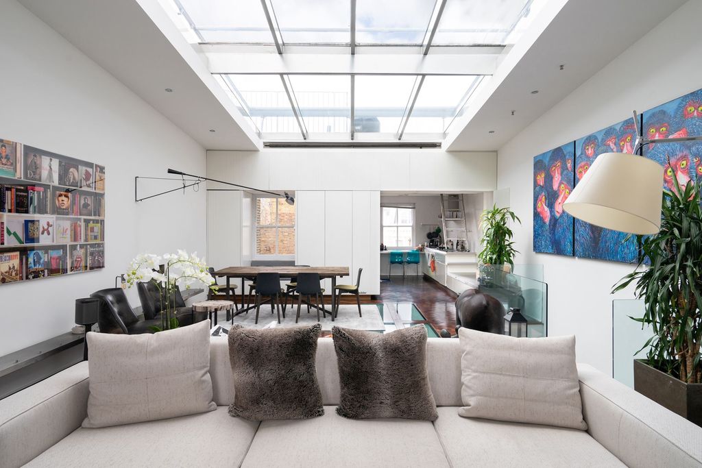 Property photo 1 of 13 Photo 3