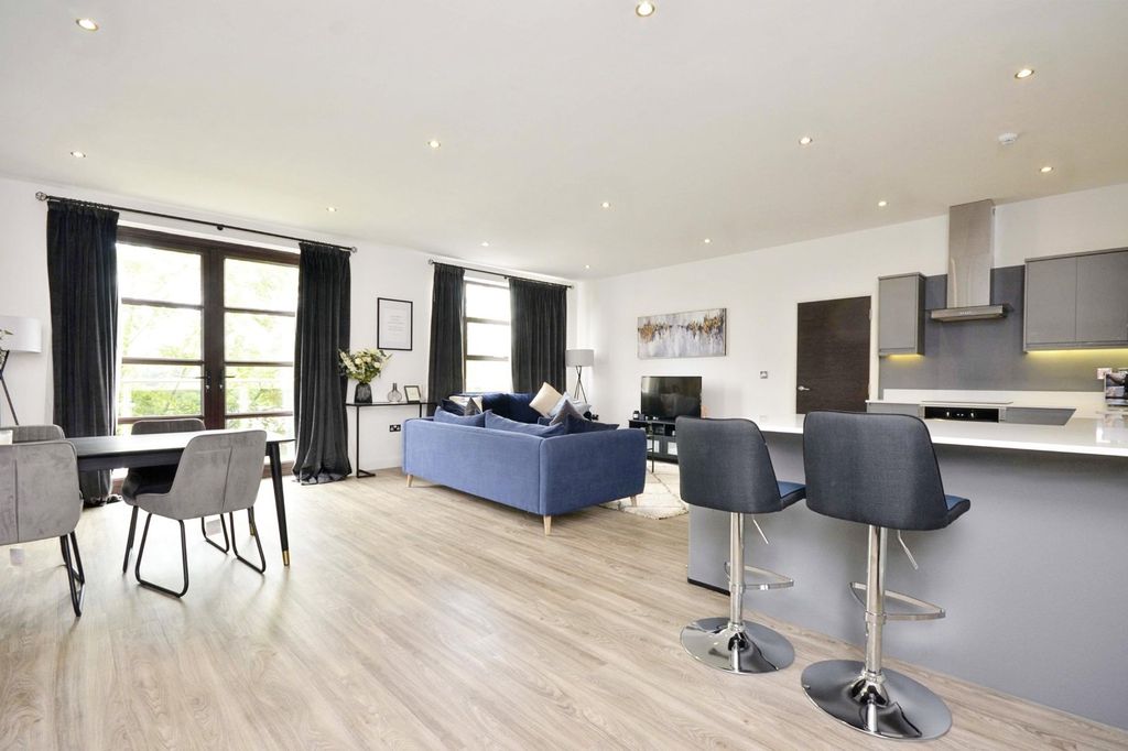 Property photo 1 of 11 Lounge Kit 1