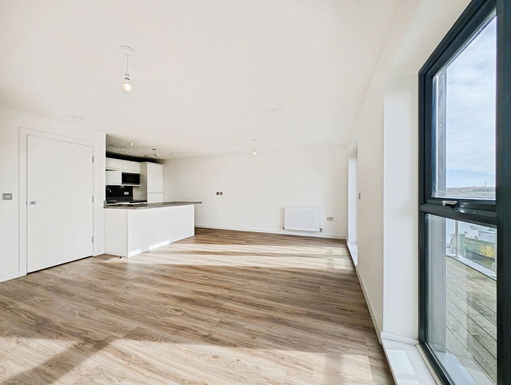 Property photo 3 of 16 Pbox-Img.Jpg