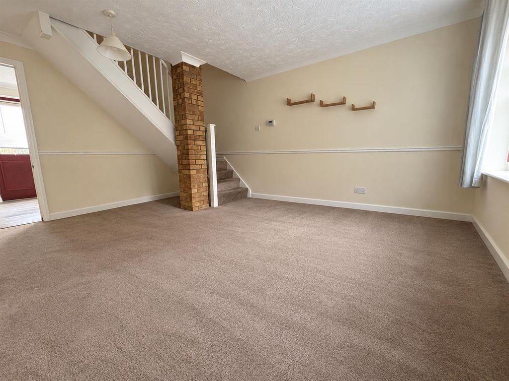 Property photo 2 of 8 Living Room.Png