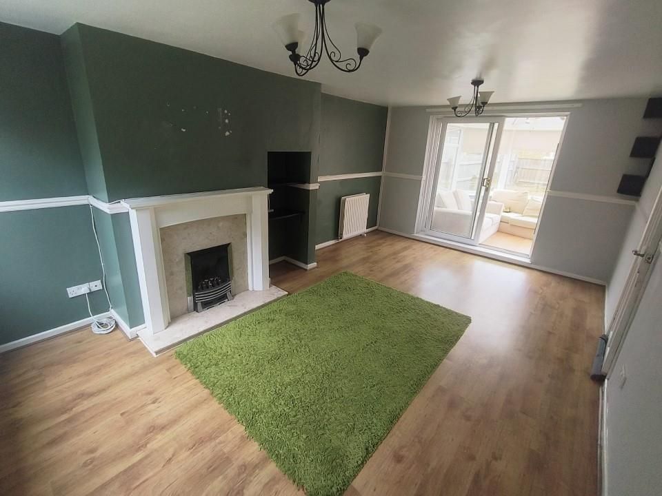Property photo 2 of 17 Livingroom 2.Jpg