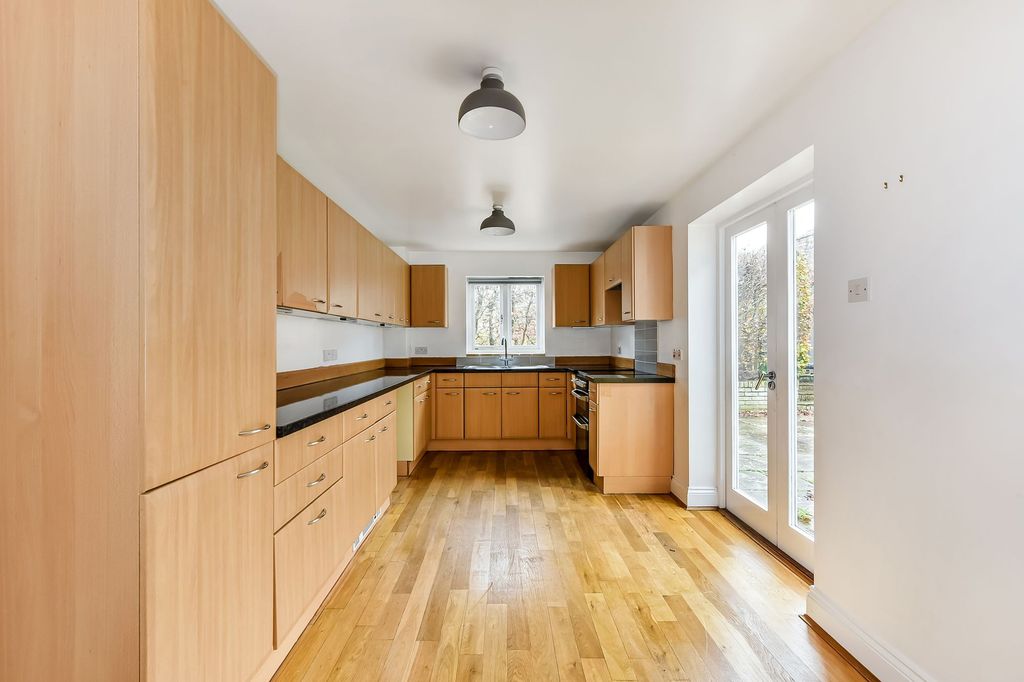 Property photo 3 of 27 Kitchen