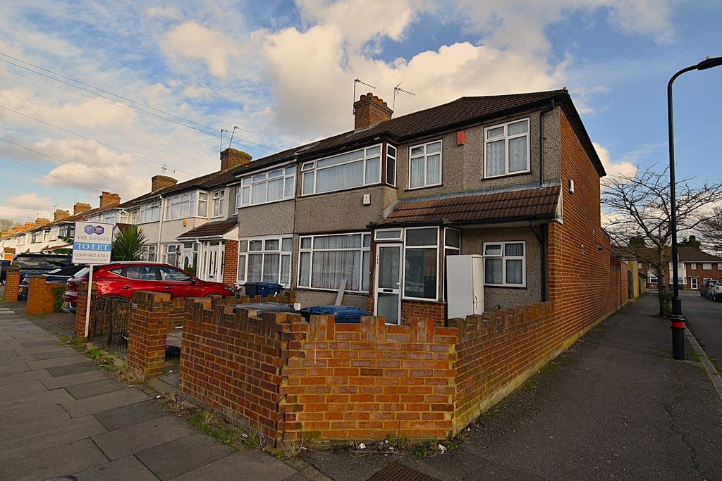 Property photo 1 of 16 5/6 Bedroom House To Rent Â€“ Evelyn Grove, Southall, Ub1 | Â£3000 Pcm