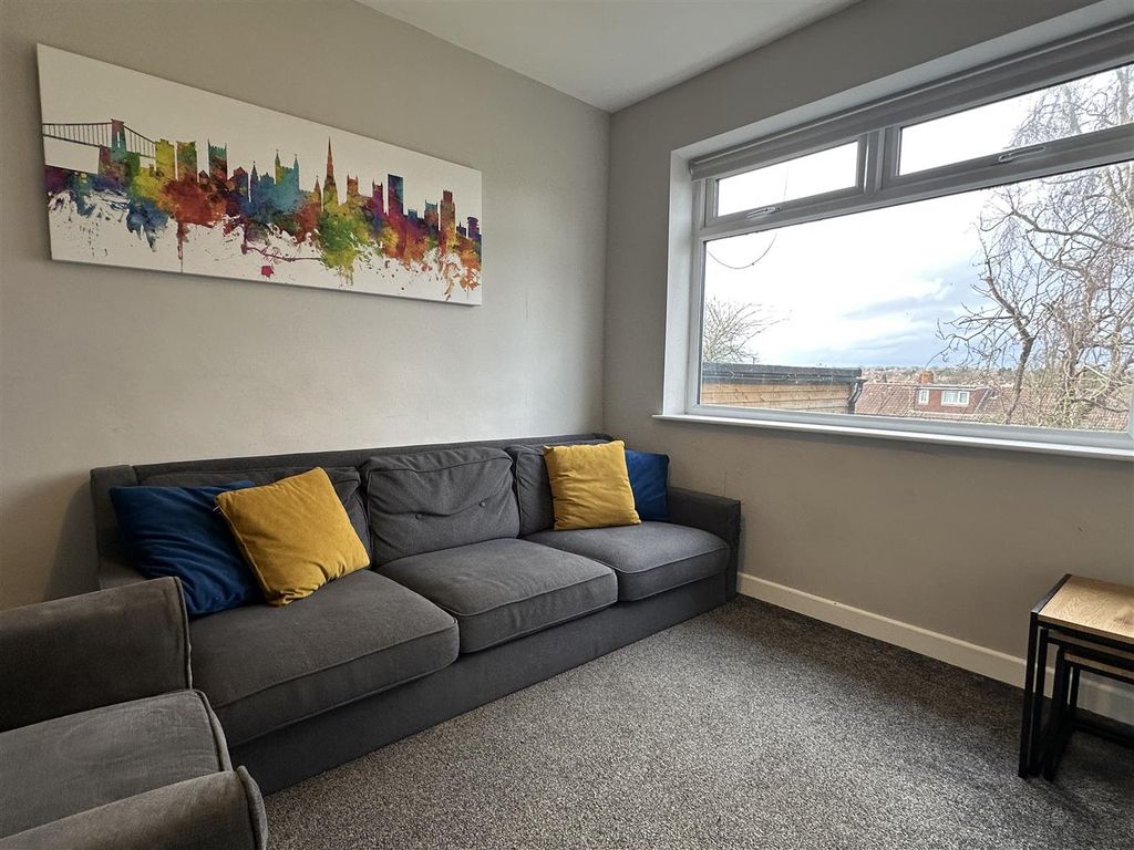Property photo 2 of 12 Lounge