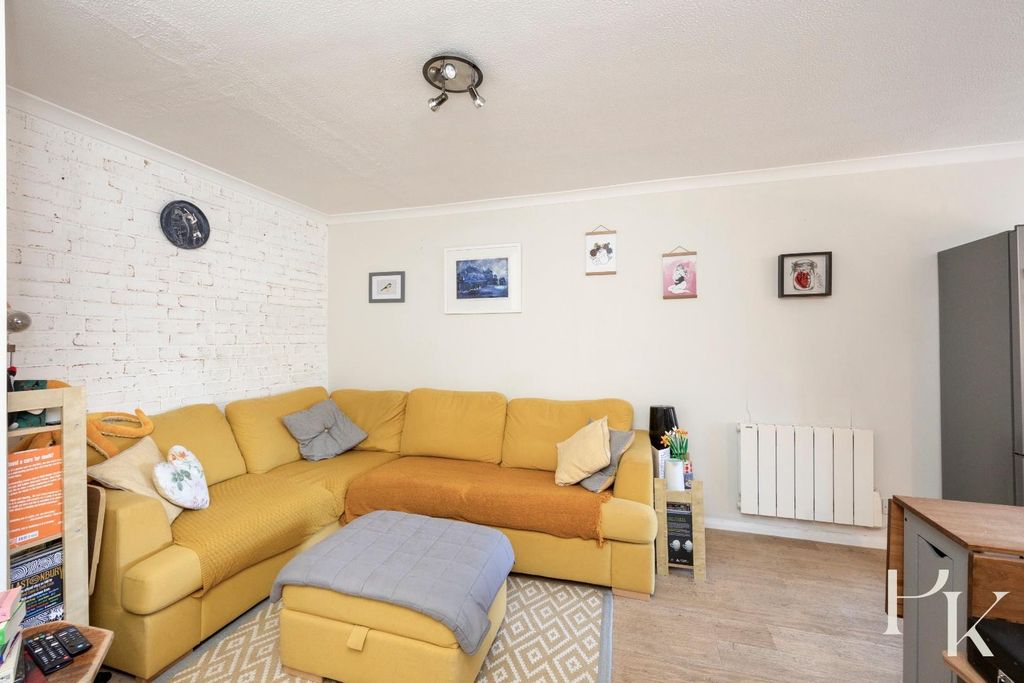 Property photo 2 of 17