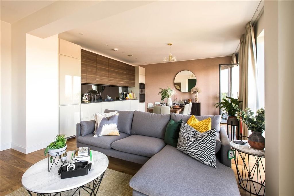 Property photo 1 of 21 Botanicalmews_Sho...