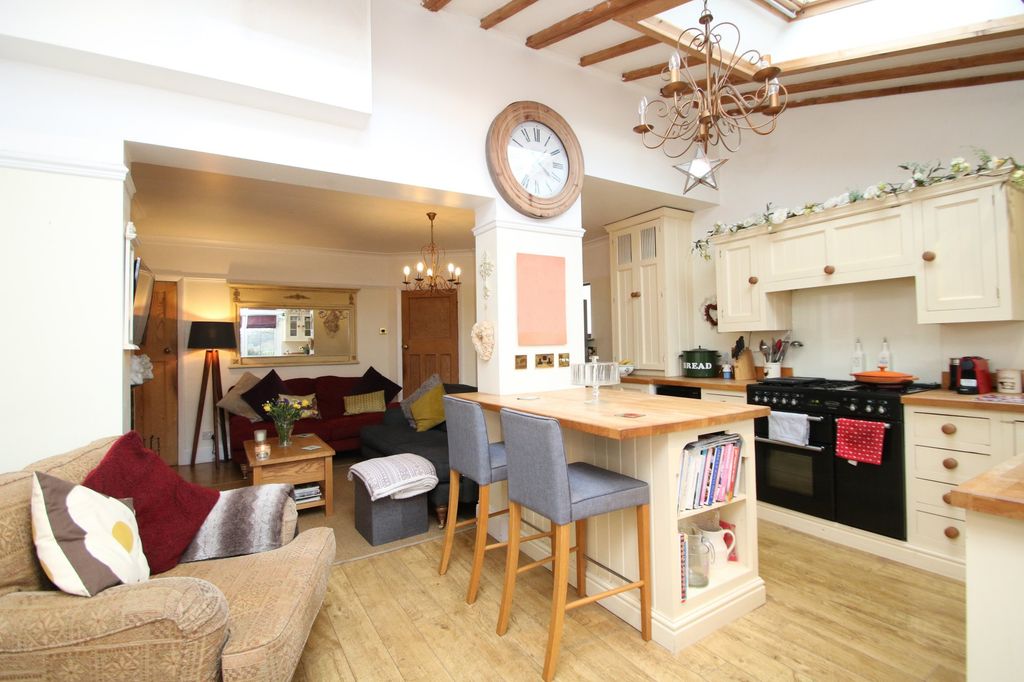 Property photo 2 of 24