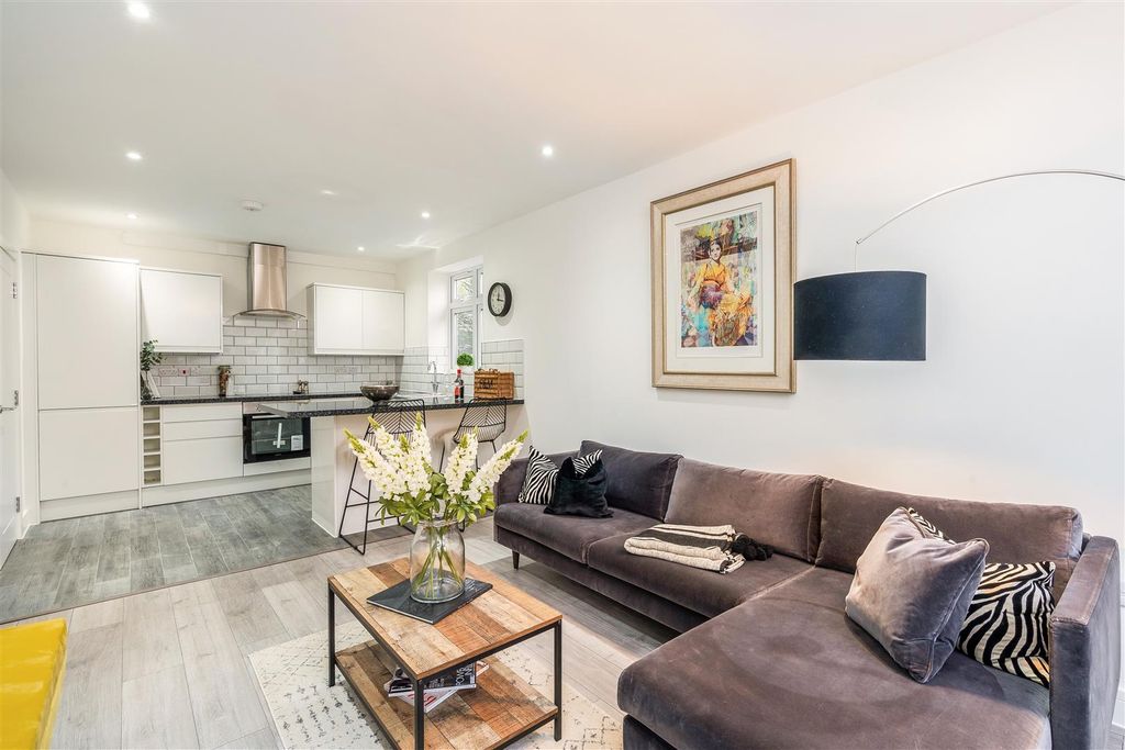 Property photo 2 of 9