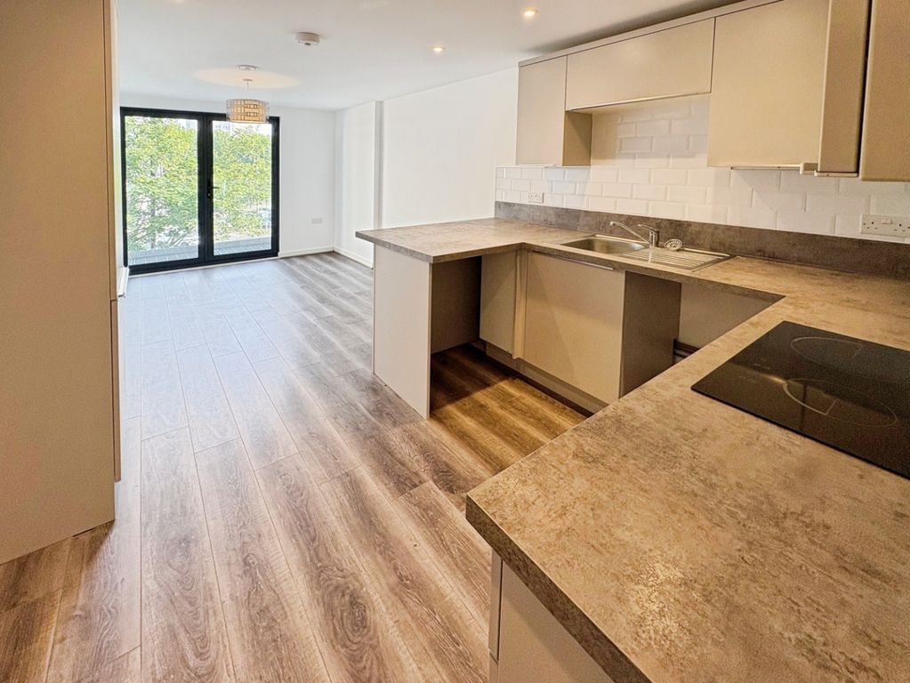 Property photo 3 of 11 Kitchen