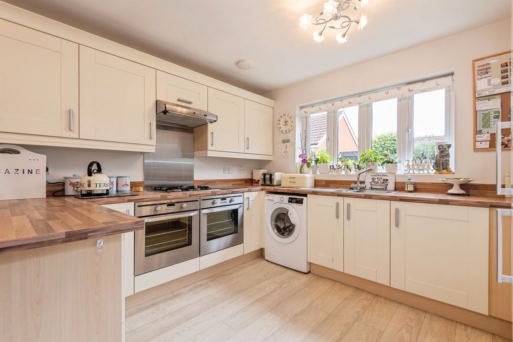 Property photo 2 of 19