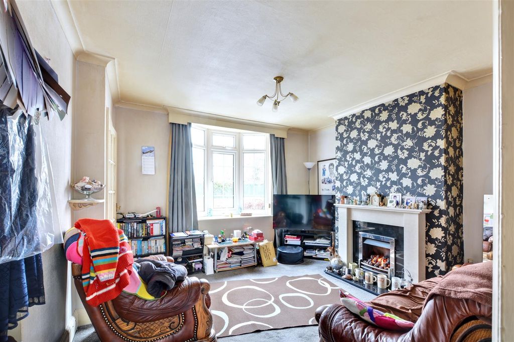 Property photo 2 of 17 Lounge_1.Jpeg