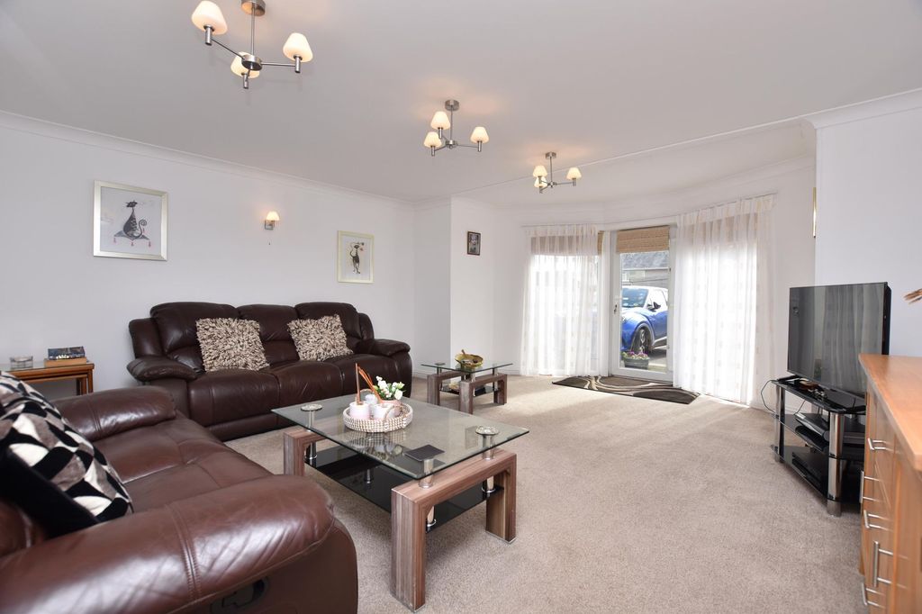 Property photo 2 of 17 Living Room