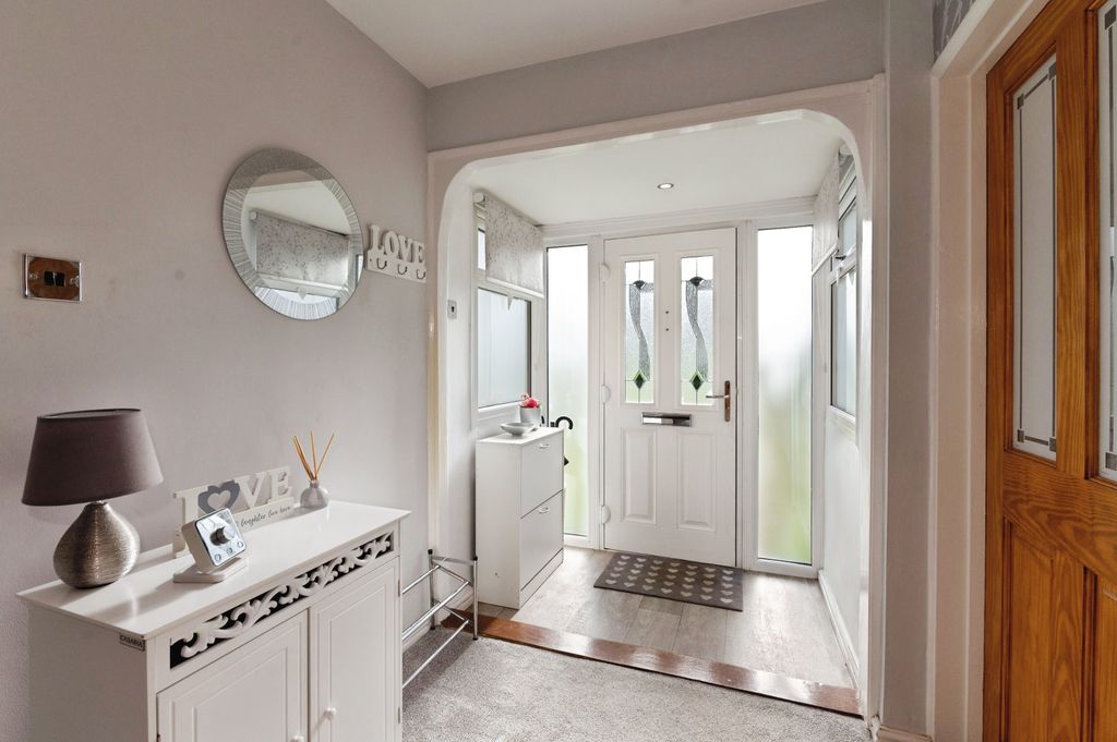 Property photo 2 of 18 88Greatgregoriegreatgregoriebasildonss165Qe-21