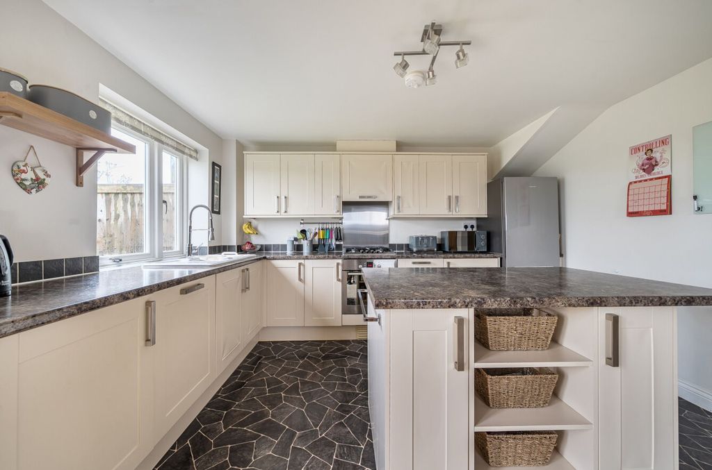 Property photo 3 of 19 Kitchen/Dining Room