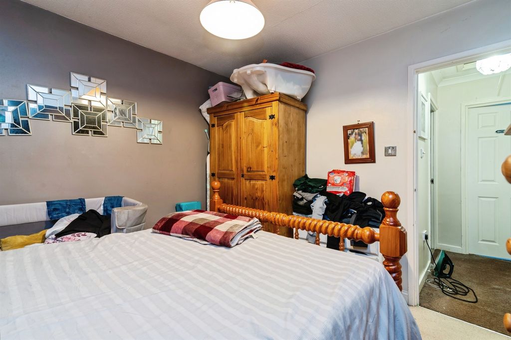 Property photo 3 of 6