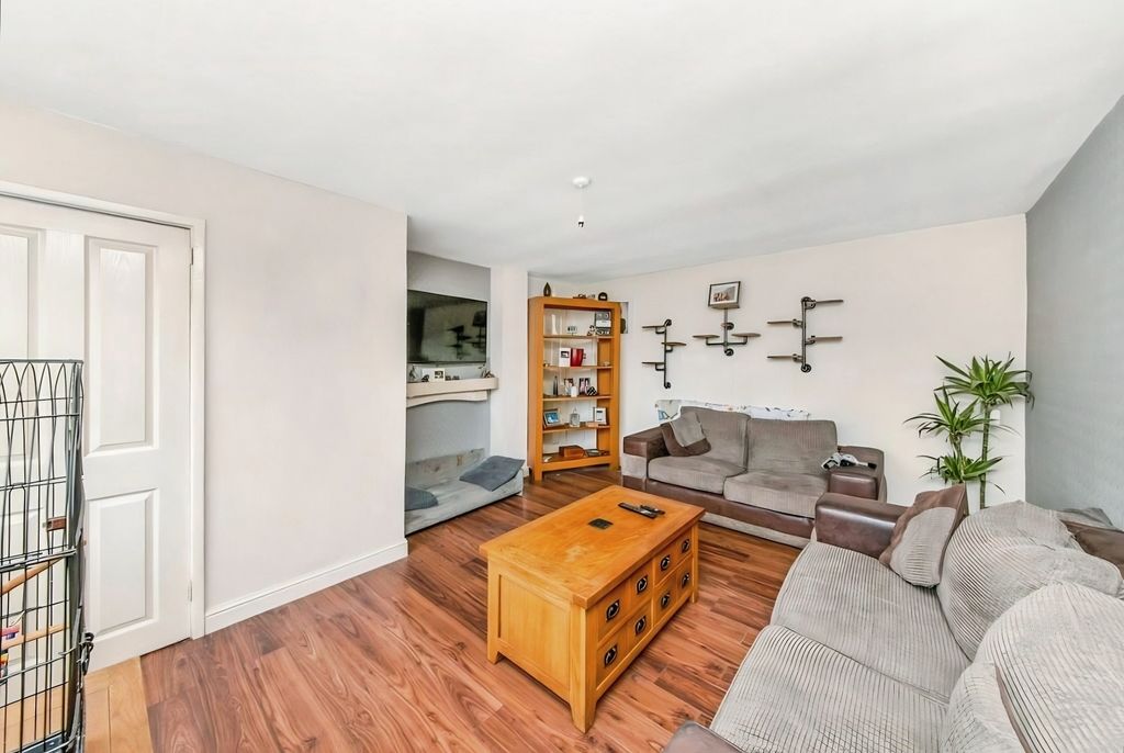 Property photo 2 of 16 13A1252B-3dc9d9c41789Ff36Cba6F8Cb7ce76429