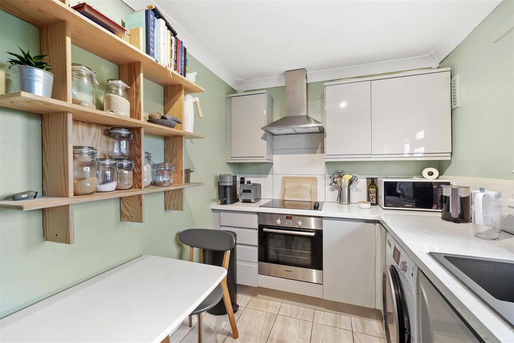 Property photo 3 of 8 Kitchen