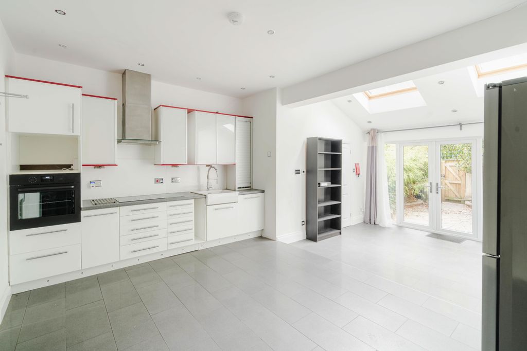 Property photo 1 of 37 904