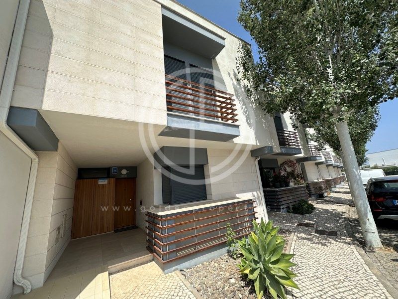 Property photo 1 of 99