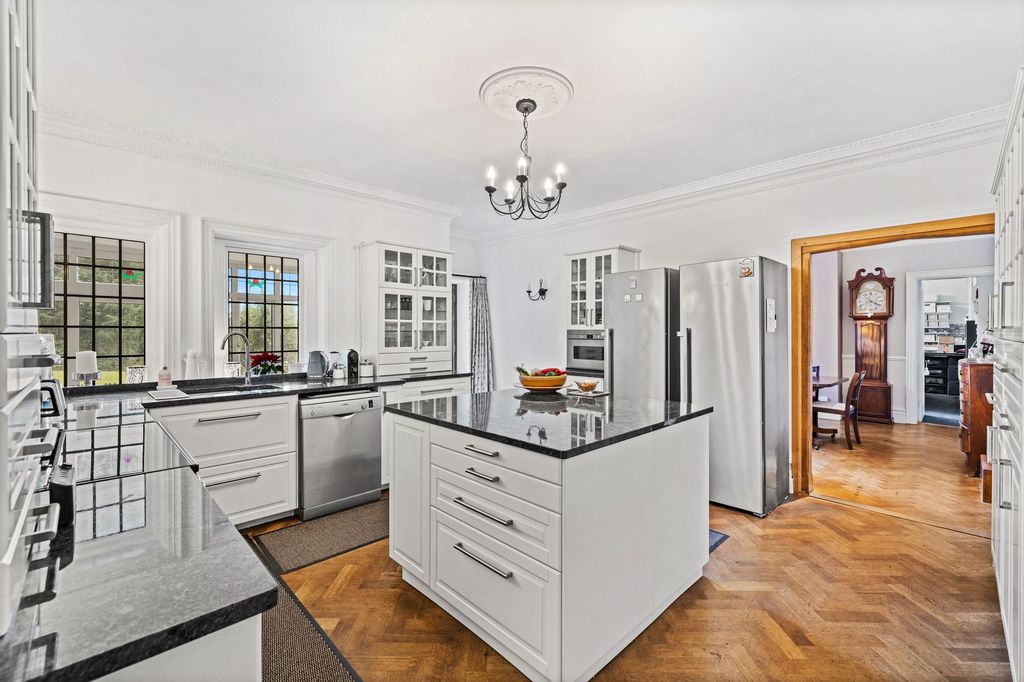 Property photo 3 of 32 Kitchen