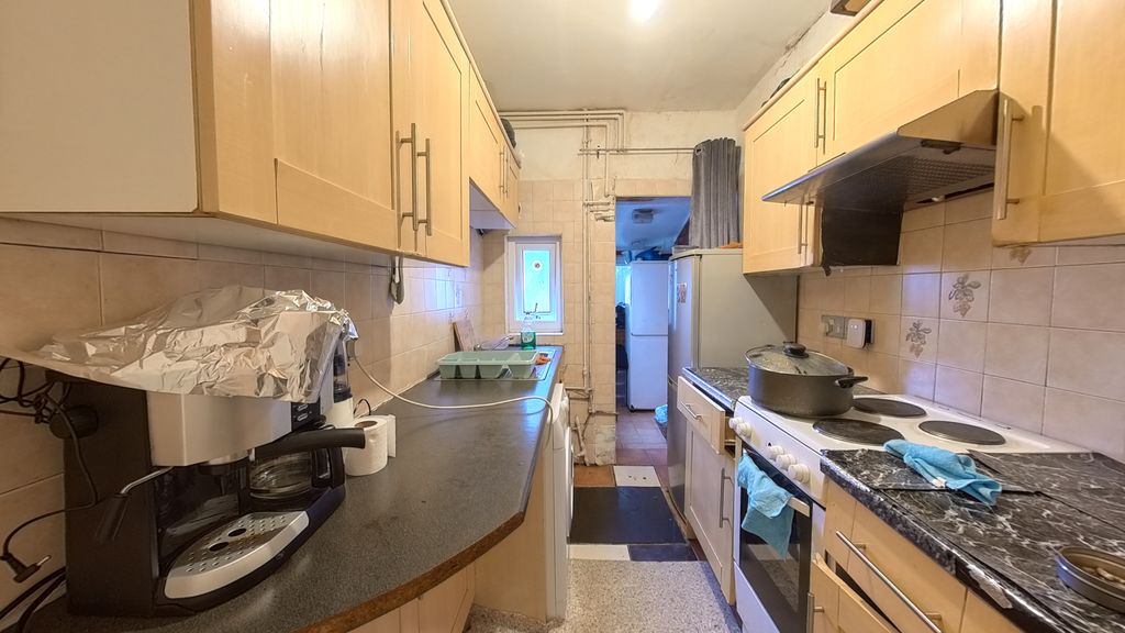 Property photo 3 of 21