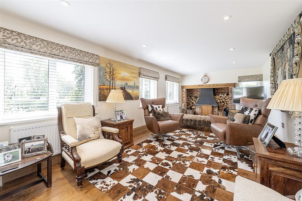 Additional image 6 of 5 bed detached house for saleTea Green, Hertfordshire LU2