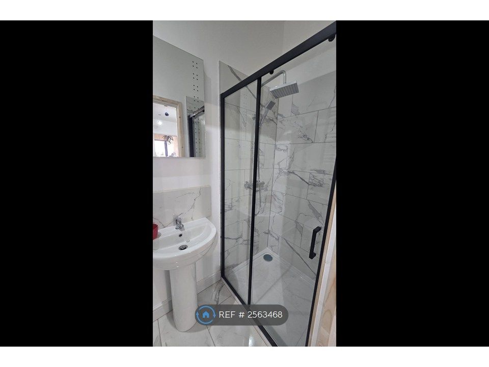 Property photo 1 of 11 Flat 1